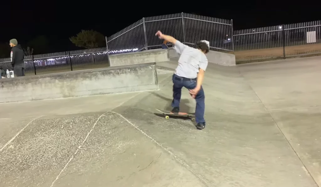 skatepark skateboarding at night