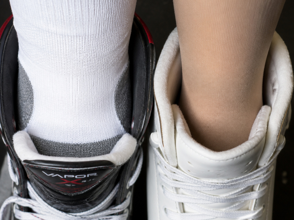 Comparison of thick hockey skate socks versus thin figure skating socks in boots